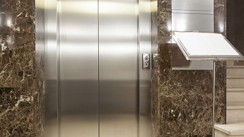 电梯公司讲解电梯变频器的维护方法